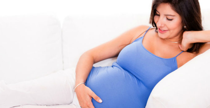Así es la almohada de embarazo y cojín de lactancia que toda futura mamá  necesita
