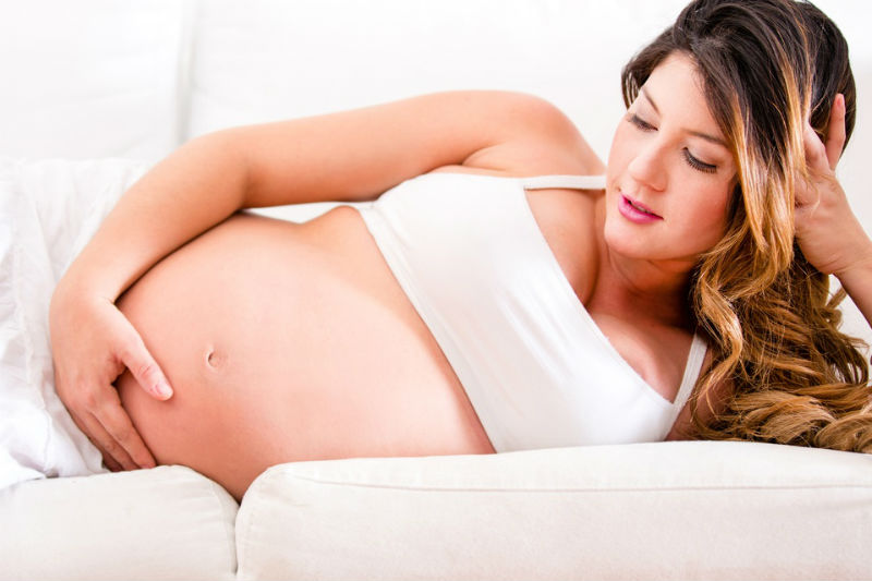 Almohada de embarazo: beneficios y tipos